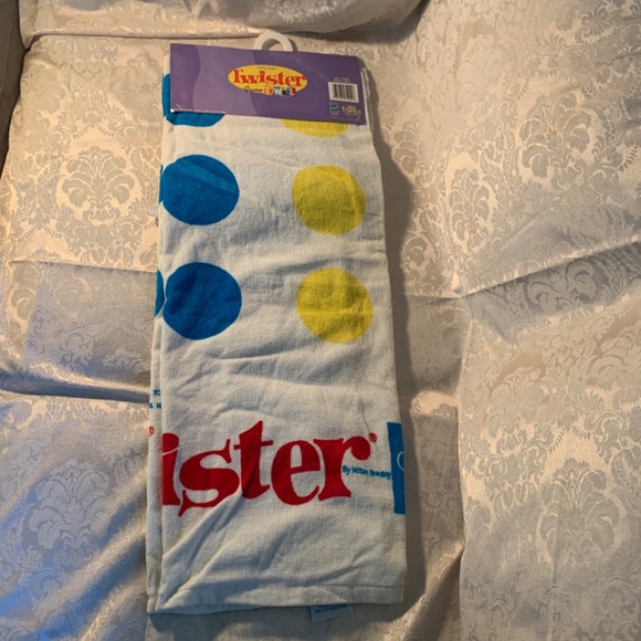 NWT 2004 Hasbro TWISTER GAME BEACH TOWEL - Unused - in original packaging - Picture 6 of 8